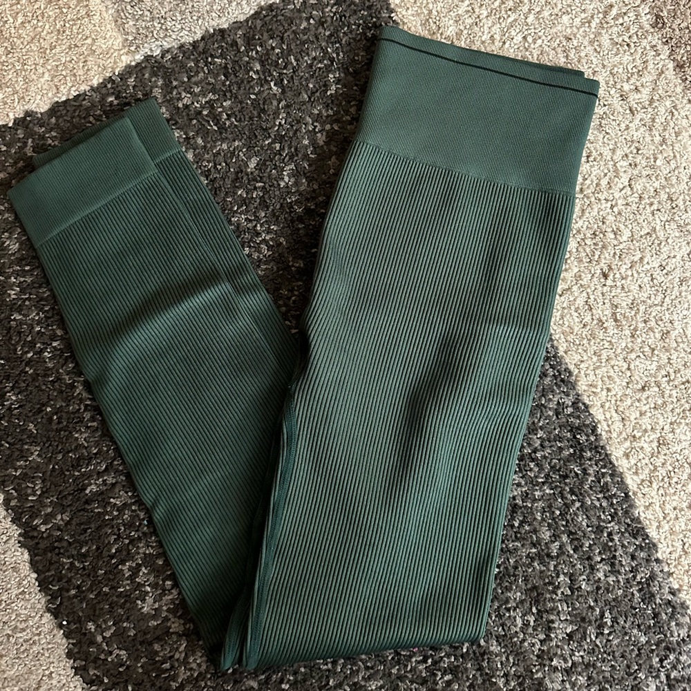 Curves and combat boots seamless ribbed leggings